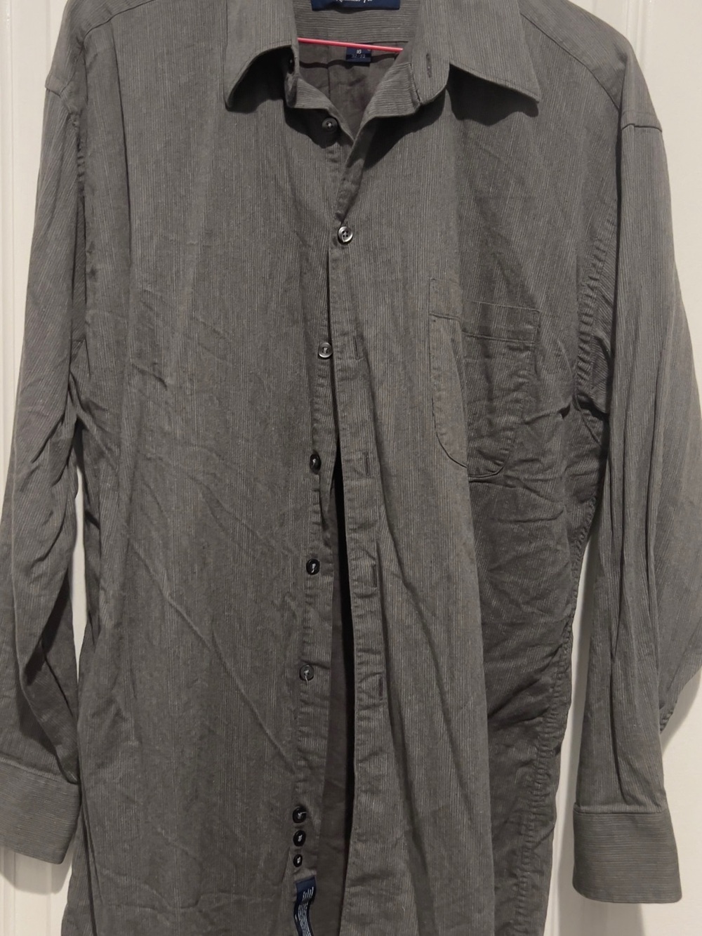Stafford Relaxed Fit Button-Up Mens Shirt in Gray pin strip, size 16 32/33